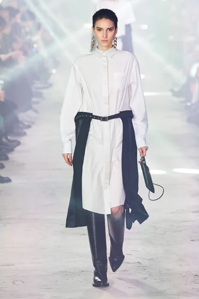 Look 25
